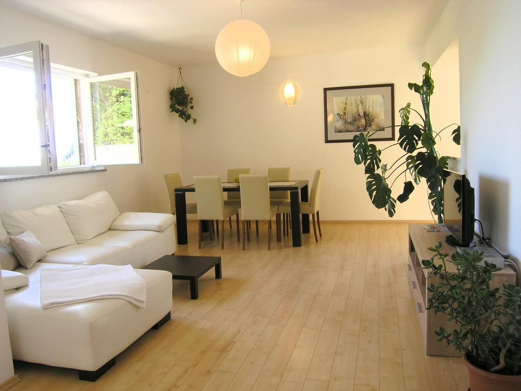 Apartments Dagmar Крк Екстер'єр фото