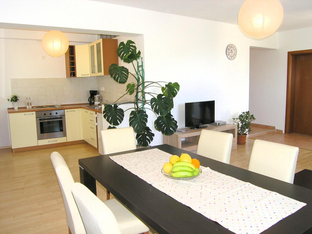 Apartments Dagmar Крк Екстер'єр фото