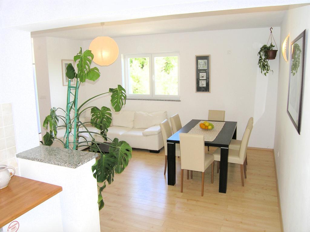 Apartments Dagmar Крк Екстер'єр фото