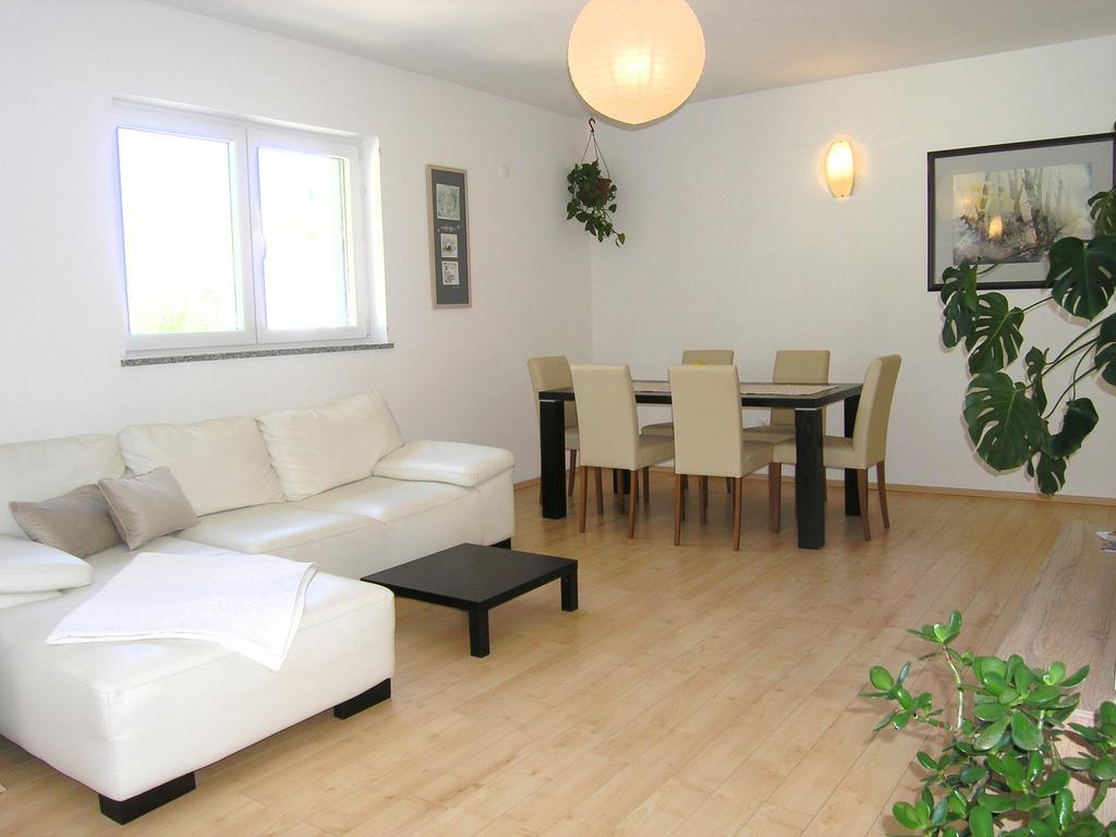 Apartments Dagmar Крк Екстер'єр фото