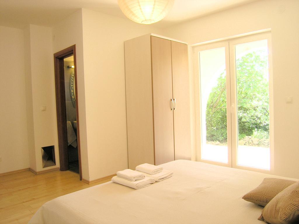 Apartments Dagmar Крк Екстер'єр фото