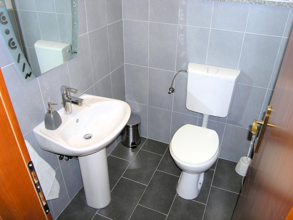 Apartments Dagmar Крк Екстер'єр фото